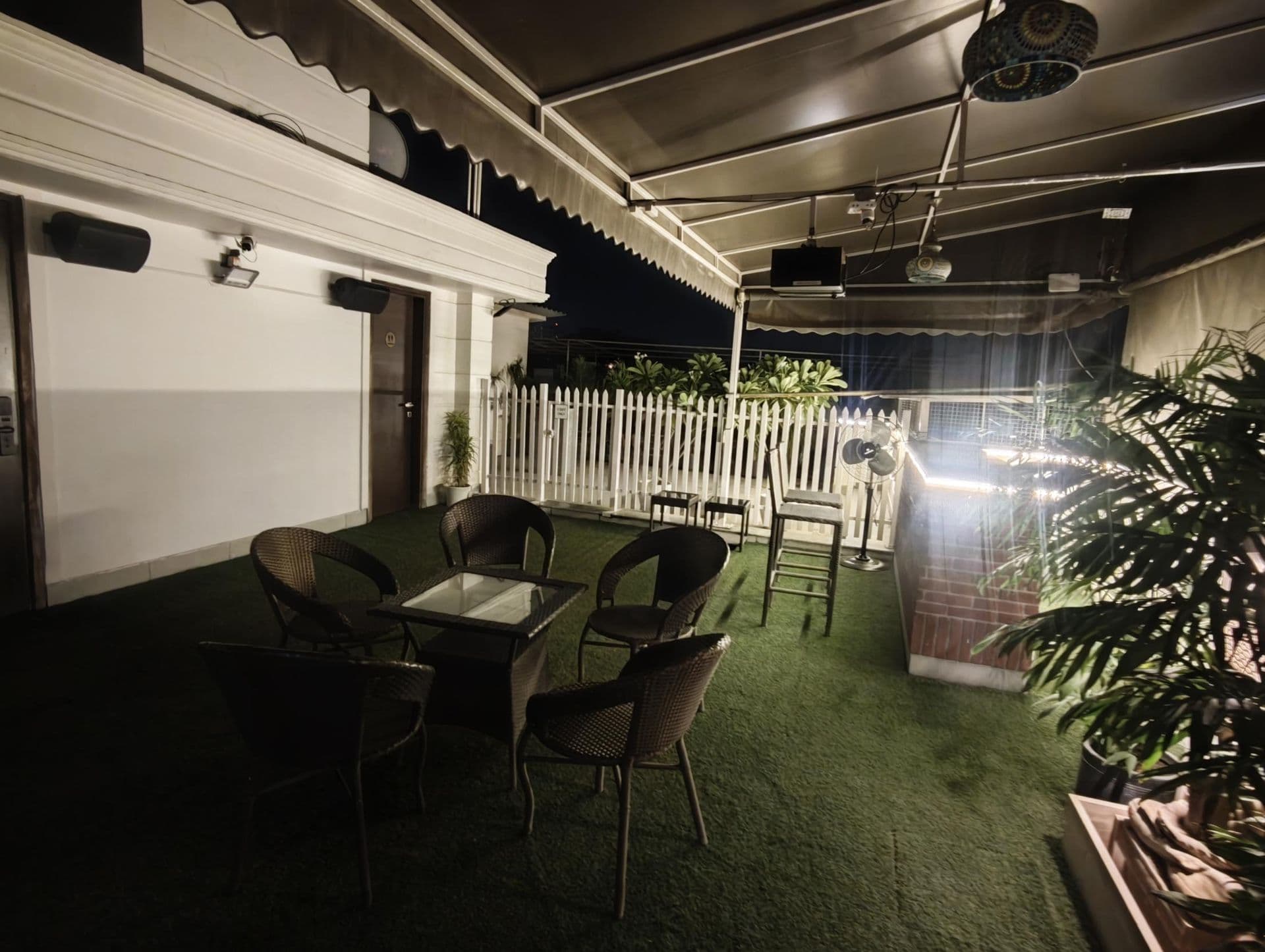 The terrace with speakers and the projector wall